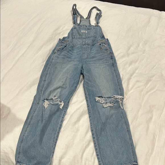Free People Denim - Free People Levi’s overalls with holes